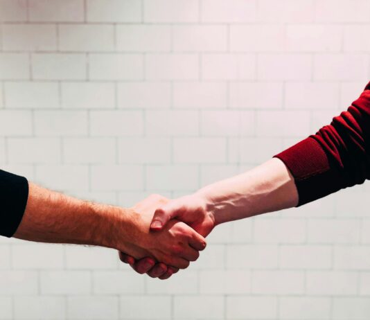 건강한 몸을 위한 다이어트와 운동의 신뢰할 만한 파트너십: 함께 걷는 건강한 길