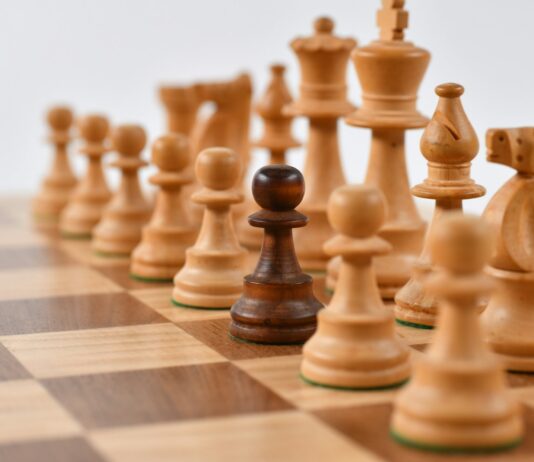 취미 하나로 건강과 병 예방까지 selective focus photography of chess pieces