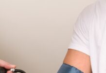 “여름만 되면 어지럽고 숨이 가빠요”…초여름 기립성 저혈압, 대처법은? a doctor checking the blood pressure of a patient