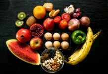 내 몸에 맞는 식단, 꾸준함이 만드는 건강한 변화 yellow banana red apple and yellow banana fruit